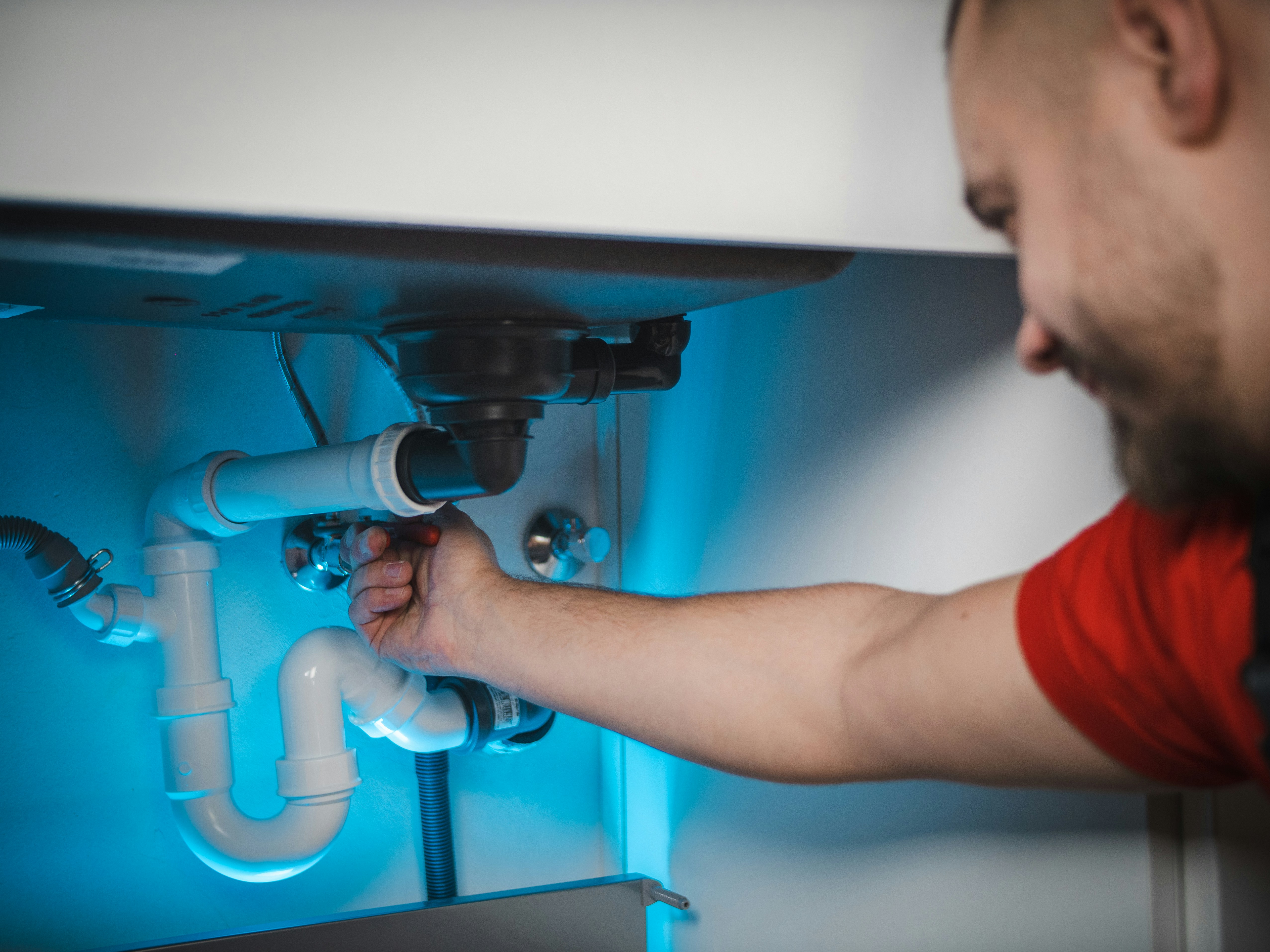 Leaking pipe service